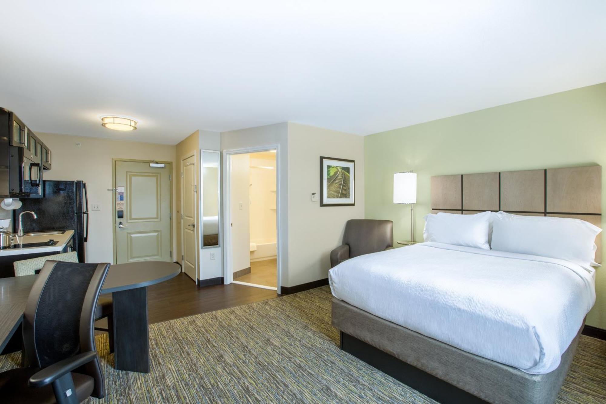 Candlewood Suites Белвью Экстерьер фото