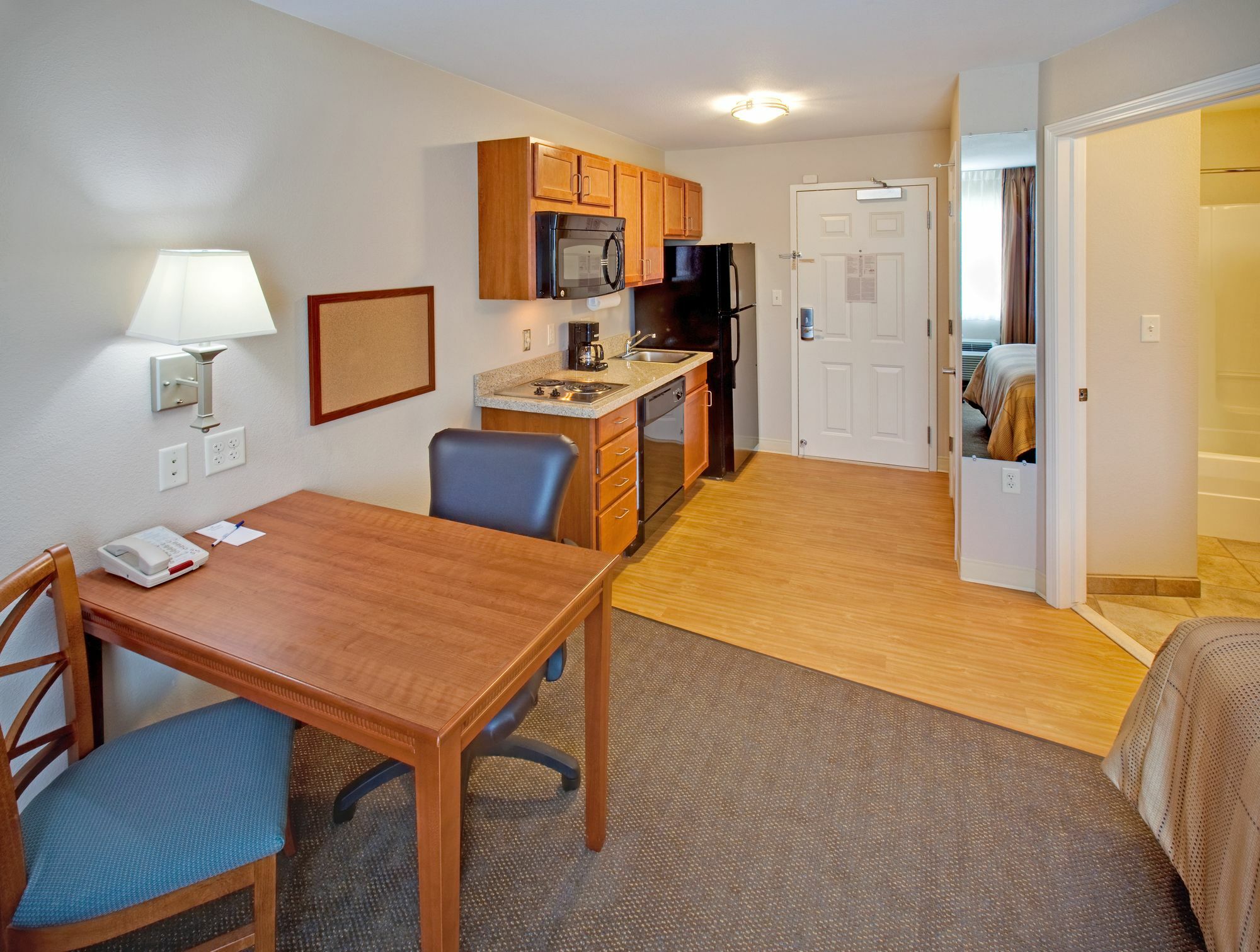 Candlewood Suites Белвью Номер фото