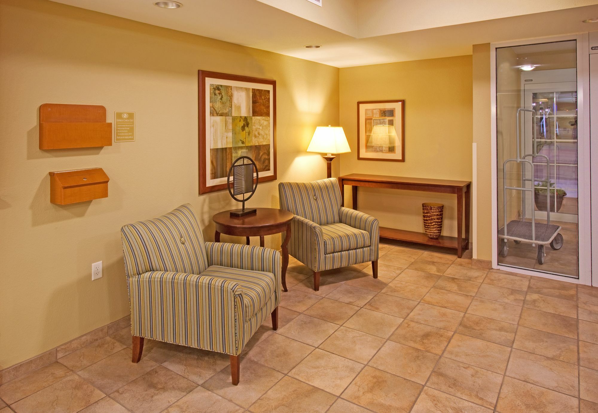 Candlewood Suites Белвью Интерьер фото